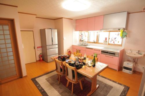 Η κουζίνα ή μικρή κουζίνα στο Daichan Farm Guest House