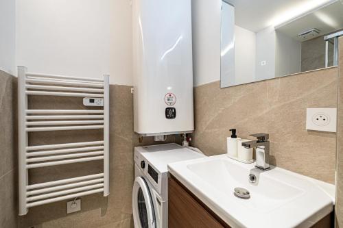 3 MAUB - Renovated 1 bedroom behind Martinez 50m Croisette