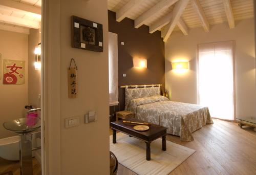 a bedroom with a bed and a table in a room at Malpassuti Resort in Carbonara Scrivia