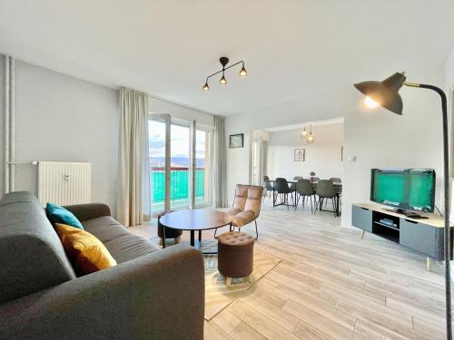 Spacious flat with private bike garage