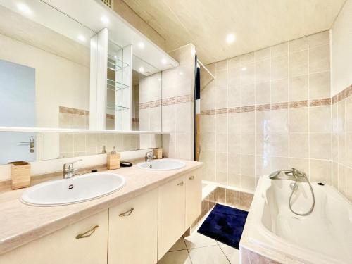 Spacious flat with private bike garage