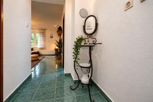 Exquisite Villa with Heated Pool, Sauna, Breathtaking Landscape & Panoramic Views in Banjol