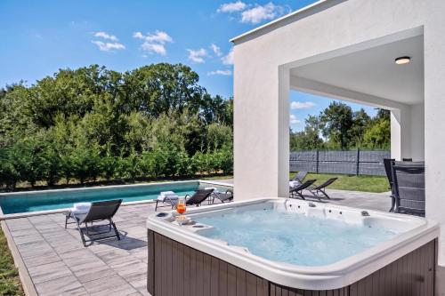 Villas with Private Pool and Jacuzzi