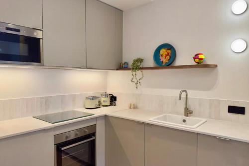 3 FON - 2-bedroom apartment with terrace 3 min Palais