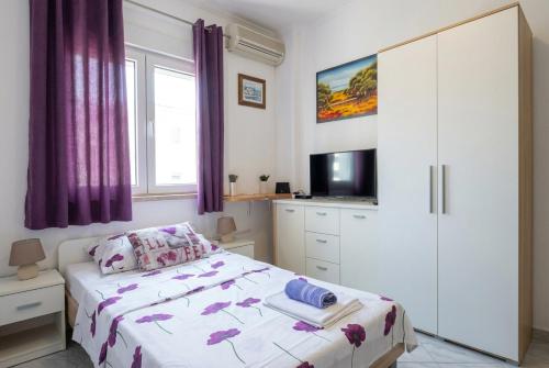 Room Nelly