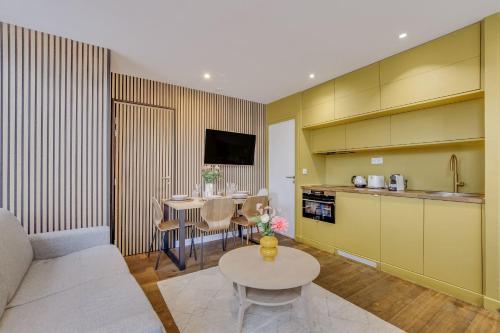 Charming 38 m apartment with a piano Paris 14th