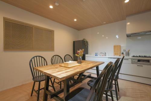 Tabi Time Kishinosato Miyama 入り口の桜並木 住吉大社-関西国際空港へ電車で直通 バスルーム2つ