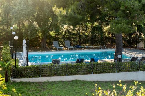 Pool Villa with Attic in Glarokavos