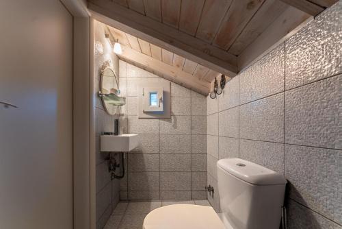 Pool Villa with Attic in Glarokavos