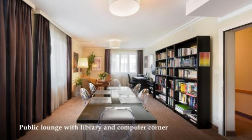 a living room with a library and computer center at Hôtel Bellerive in Lausanne
