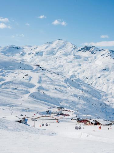 Residence Cheval Blanc, Ski In-Out with WiFi in Val Thorens, "V24" by Versant Collection