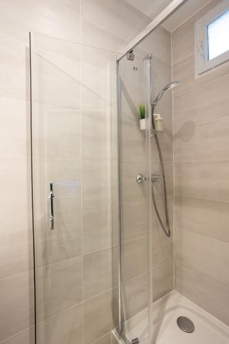 JOLI PETIT STUDIO RENOVE au QUARTIER MONTORGUEIL CENTRE PARIS !