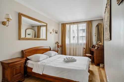 Passy - Pdt Kennedy 2 bd by B'Your Home