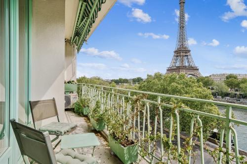 Passy - Pdt Kennedy 2 bd by B'Your Home