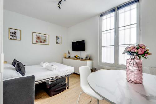 Studio au calme sur cour Gare du Nord Paris 10e