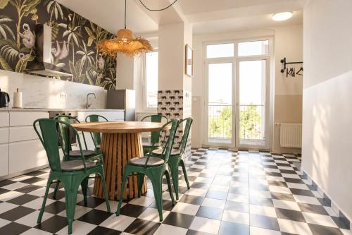 Large Apartments - Great for Groups - with Balcony or Terrace