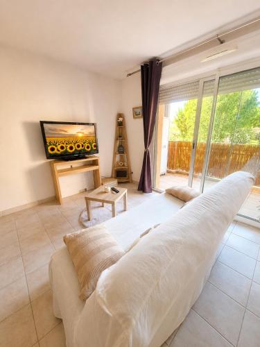 Les Tournesols, T2 avec balcon, parking, Cité à 8 min
