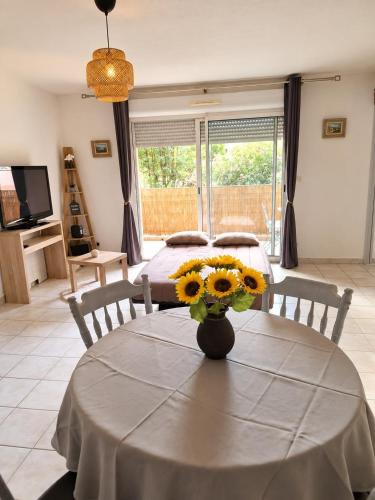 Les Tournesols, T2 avec balcon, parking, Cité à 8 min