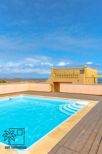 Bristol Shore Rooftop Pool and Sea View