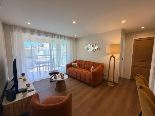 Cannes Center - 2 bedrooms - Beach 400 m away - Parking