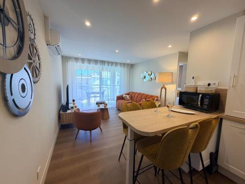 Cannes Center - 2 bedrooms - Beach 400 m away - Parking