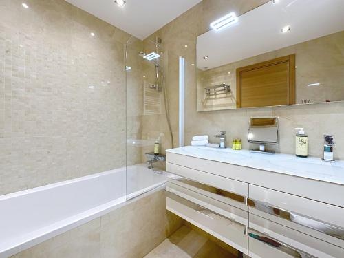 Bright 2-Bedroom apartment with terrace & parking