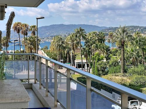 Bright 2-Bedroom apartment with terrace & parking