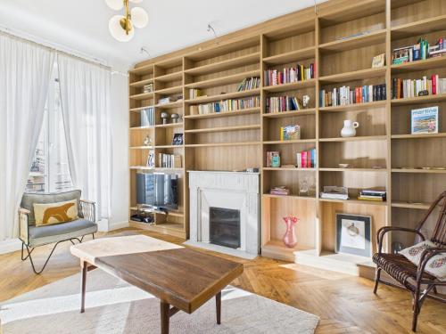 LE BOURGEOIS avec balcon, somptueux et lumineux, idéalement situé