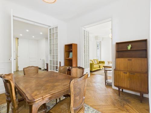 LE BOURGEOIS avec balcon, somptueux et lumineux, idéalement situé