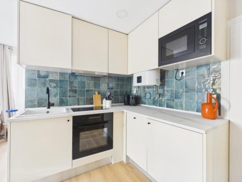 Brand-New Studio w/ A/C – Heart of Príncipe Real | By Airnest