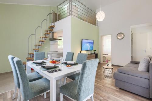 Summerhouse TIA