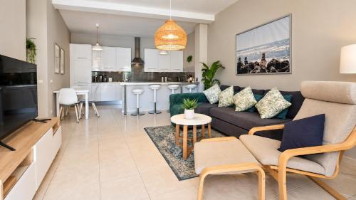 Marbesa Paradise by the Beach with Pool View