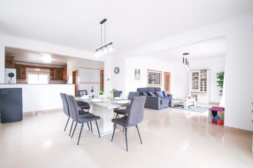 Villa Bahia - Moradia com piscina de água salgada em Albufeira