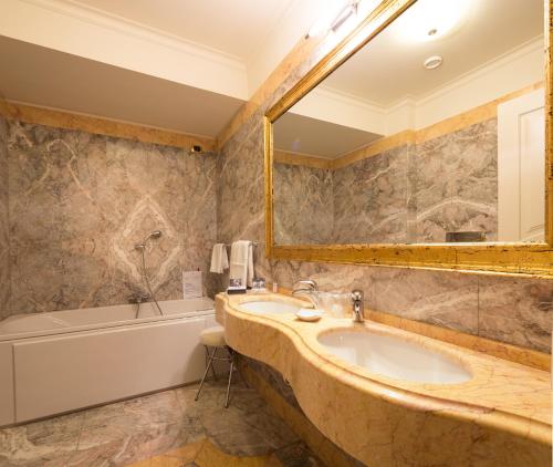 Kylpyhuone majoituspaikassa Grand Visconti Palace