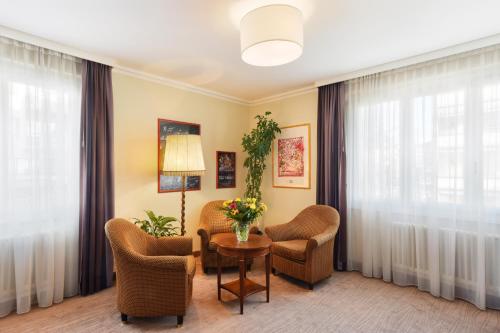 a waiting room with chairs and a table at Hôtel Bellerive in Lausanne