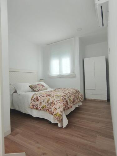 Casa Sebastiana Alojamiento moderno con terraza y vistas al mar, ideal para parejas
