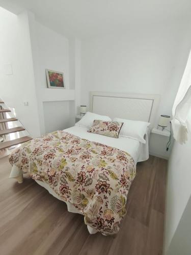 Casa Sebastiana Alojamiento moderno con terraza y vistas al mar, ideal para parejas