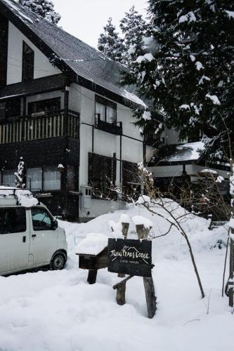 Twin Peaks Lodge