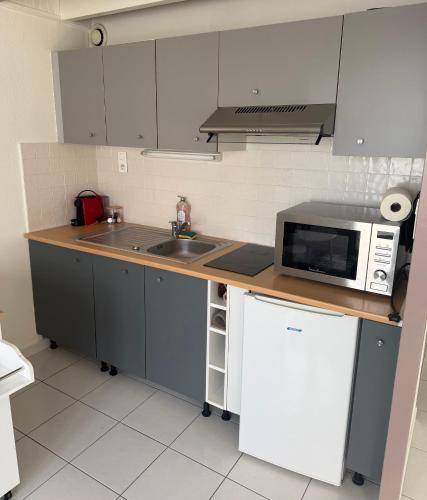 Studio mezzanine- 10 min plage- Parking gratuit