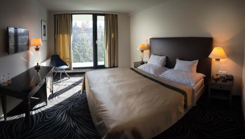 Postel nebo postele na pokoji v ubytování Parkhotel Carlsbad Inn