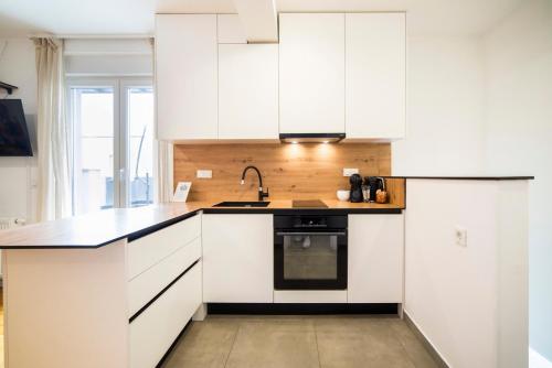 Eastway Residence Zagreb - 2BR, Terrace & Parking