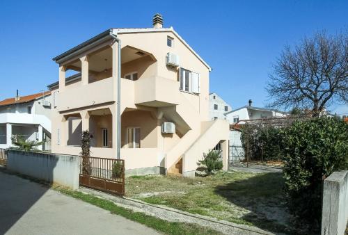 Apartments Šarić