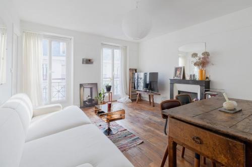 Large 50 m2 typically Parisian