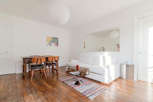 Large 50 m2 typically Parisian