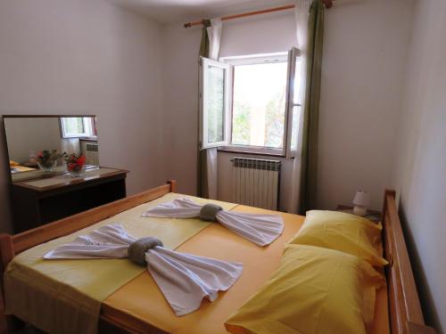Postel nebo postele na pokoji v ubytování Apartments Palma Novalja