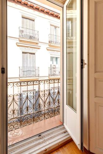Boutique flat between Gran Via and Chueca central Madrid