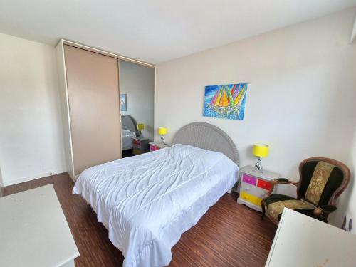Appartement Élegant avec Balcon, Garage et WiFi en Bord de Mer