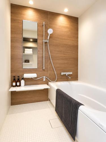 3-Min Walk to Tengachaya Entire Japanese Townhouse Direct to Namba & KIX Sleeps 8