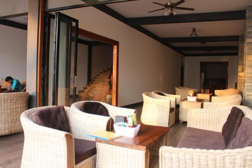 Ruang duduk di Good Morning Kampot