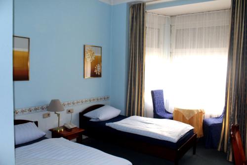 Postel nebo postele na pokoji v ubytování Hotel Am Roonplatz